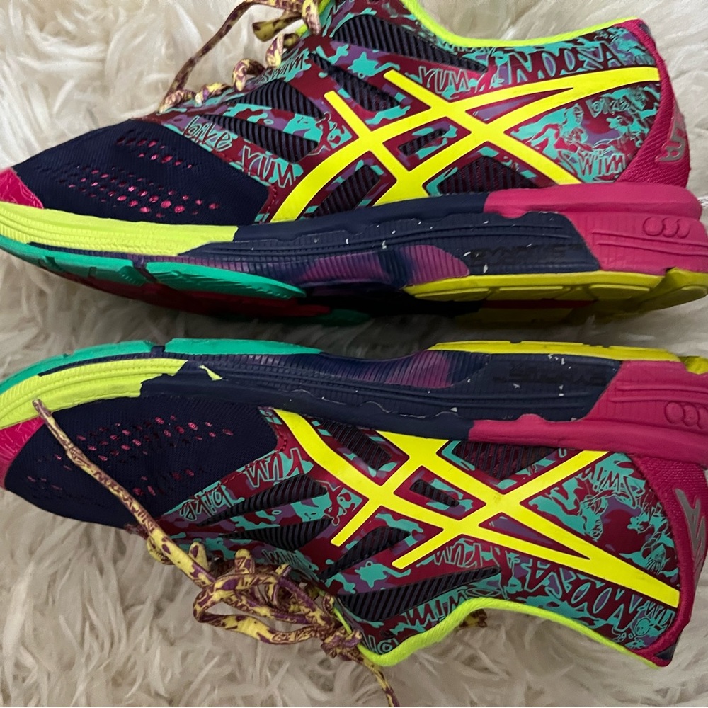 ASICS running shoes. - Picture 4 of 7